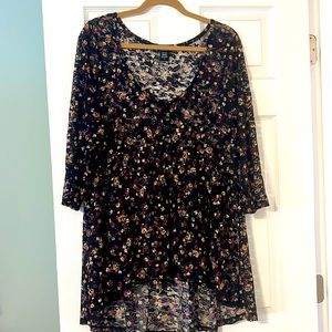Torrid high low black floral 3/4 sleeve